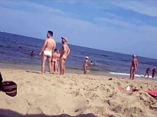 Kompilácia skrytej kamery na nahých gay pláži