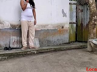 วิดีโอมือสมัครเล่นของ call girl ชาวอินเดียถูกหลอกโดยเด็กชายท้องถิ่น