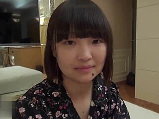 जापानी बेब अनसेंसर्ड एमेच्योर वीडियो में नॉटी हो जाती है।