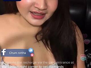Thai skjønnhet ratha viser frem sine store bryster live