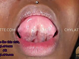 Virtual role play with ebony MILF in face worship and mouth fetish