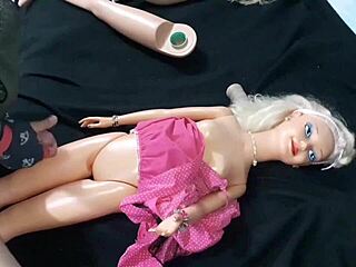 Реальный фетиш Мамунеки на куклы и секс-игрушки