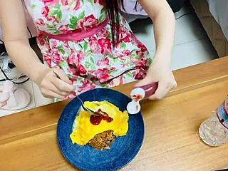 คู่สามีภรรยาทําวิดีโอโฮมเมด omurice