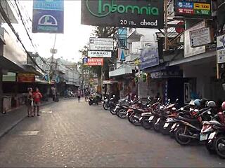 Turister strømmer til Pattaya Red Light District
