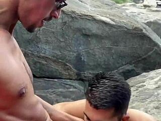 Kåt gaypar blir vilda på stranden i Brasilien