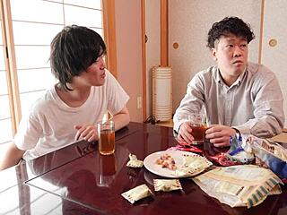 Wanita dewasa Jepang selingkuh dengan teman putranya