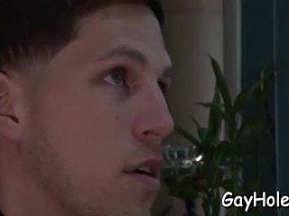 Gay menn-porno i en varm og dampende video