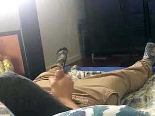 Amateur gay guy jerks off in bed
